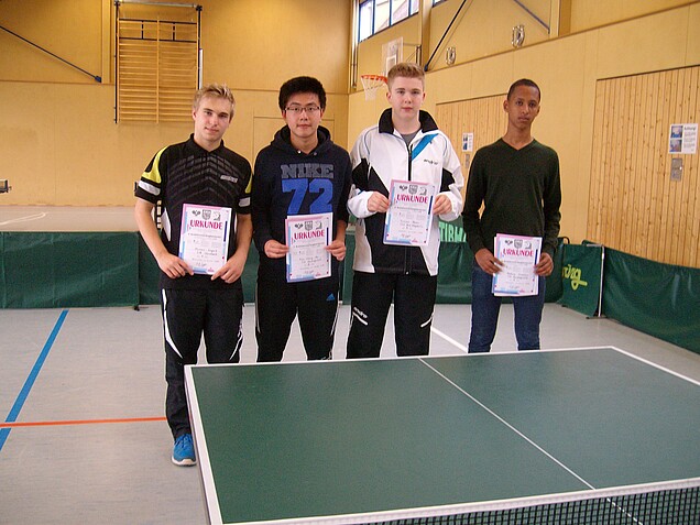 Bei den Jungen gewann (von links) Florian Engert vor Xiao Cheng Ma, Tizian Bauer und Nahom Tewelde. / Bild: H.-G. Ziegler